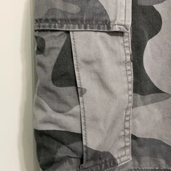 Gap men’s camouflage cargo shorts - Picture 2 of 11